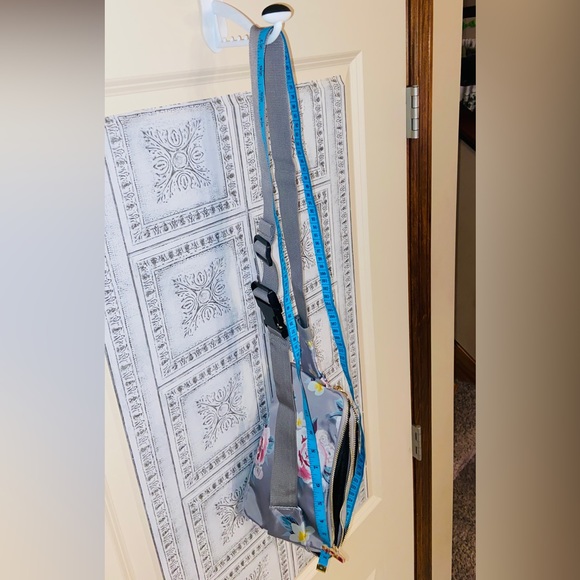 NWT Nylon Crossbody/Belt/Shoulder Totes-40”Adjustable Strap, 4 Gold Zip Pockets - Picture 12 of 16